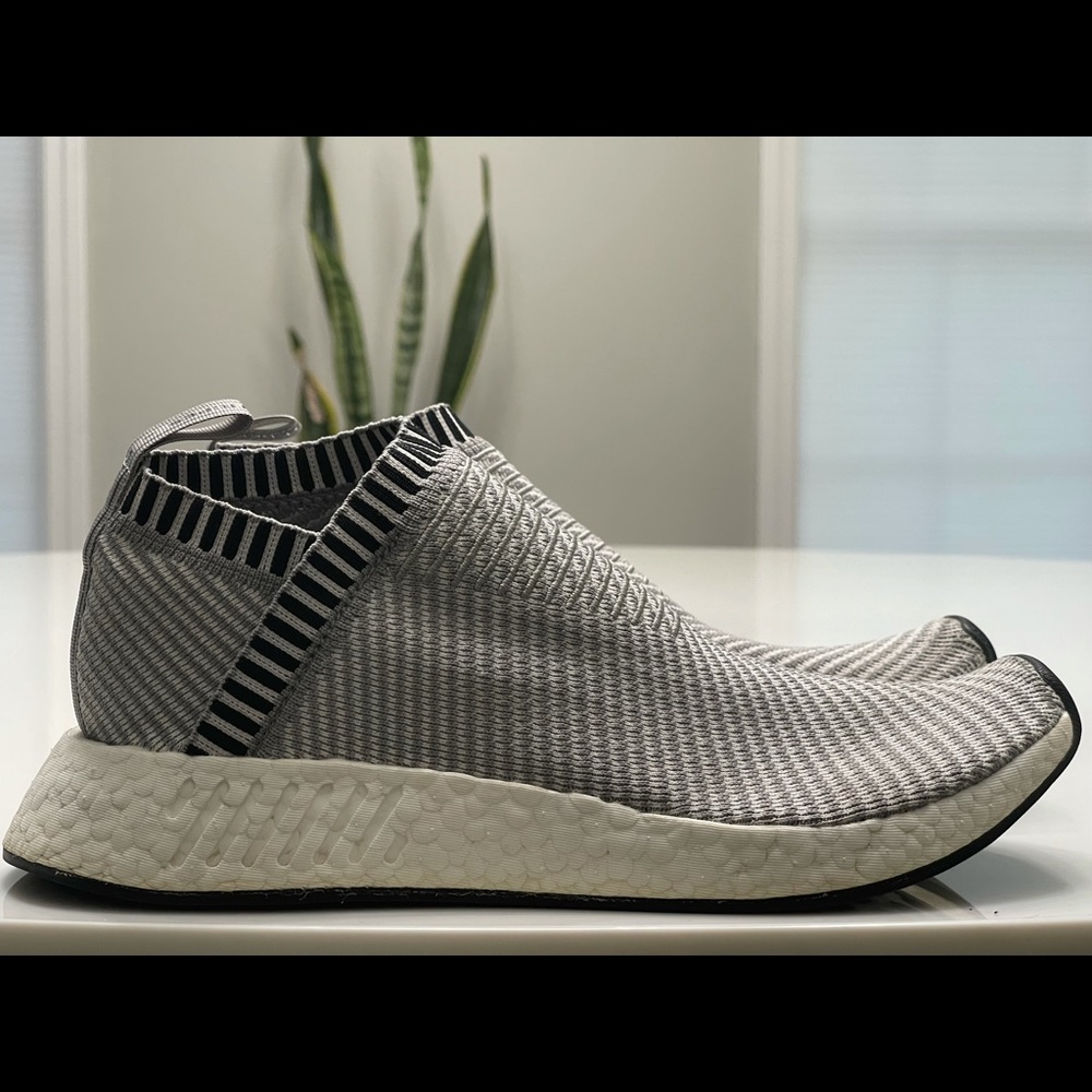 Men’s ADIDAS NMD CS2 Primeknit “Dark Grey Shock pink” 9.5.